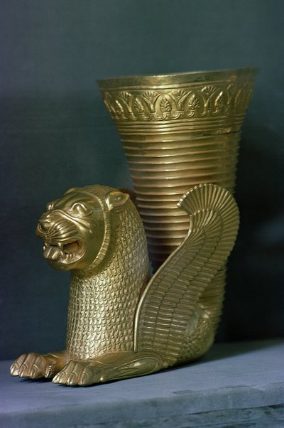 Rhyton en forma de monstruo león sentado, de Hamadan, Irán de Achaemenid